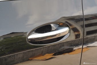 2025款奔驰GLC改款 300 L 4MATIC 豪华型 7座