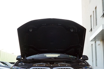 2026款宝马X5 xDrive 30Li 尊享型 M运动曜夜套装