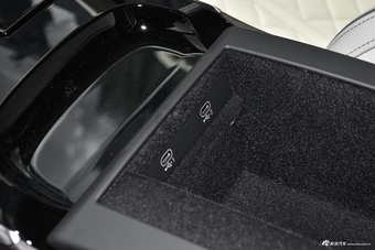 2025款奥迪A8L 55 TFSI quattro 旗舰型