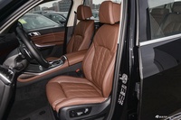 2023款宝马X7 xDrive40i 领先型豪华套装