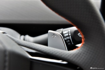 2025款长安UNI-V 1.5T 500Bar尊贵运动型