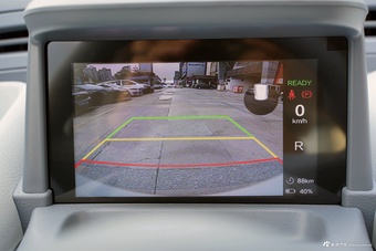 2025款奔腾小马 222km 闪电马