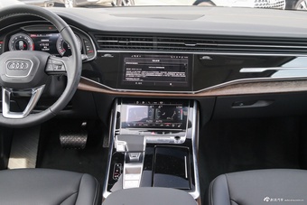 2026款奥迪Q7 55 TFSI quattro S line黑武士型