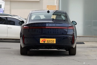 2026款荣威M7 DMH 205km 尊享版