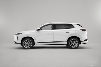 2026款风神L8 PLUS 1.5T 112km 至尊版 官图