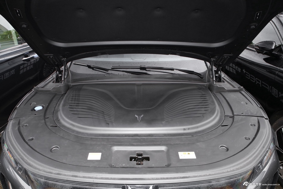 2025款岚图FREE+ 四驱乾崑版