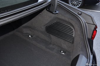 2022款奥迪A8L Horch创始人版 经典型