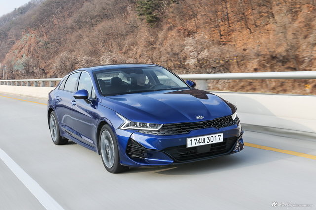 2020款起亚K5 海外版基本款官方图