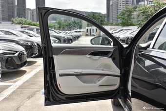 2025款奥迪A8L 55 TFSI quattro 旗舰型