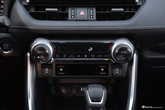 2022款威兰达 2.0L CVT两驱尊贵版