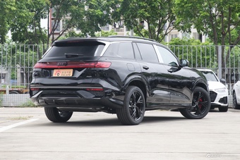 2026款奥迪Q6 45 TFSI quattro 黑武士版