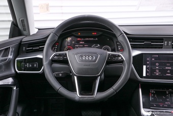 2025款奥迪A7 45 TFSI 臻选型