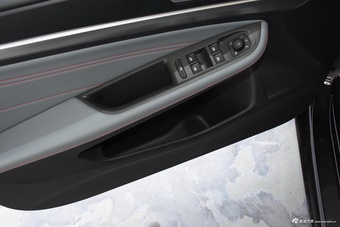 2025款凌渡L 280TSI DSG炫辣版