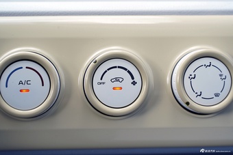 2025款奔腾小马 222km 闪电马