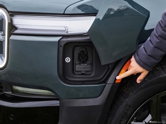 2025款RIVIAN R1T 基本型 官图