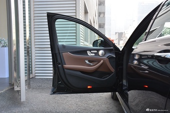 2023款奔驰E级 E 300 L 运动豪华型