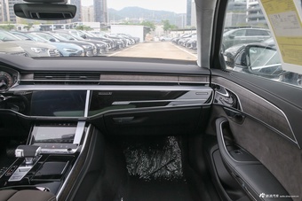 2026款奥迪A8L 55 TFSI quattro旗舰型