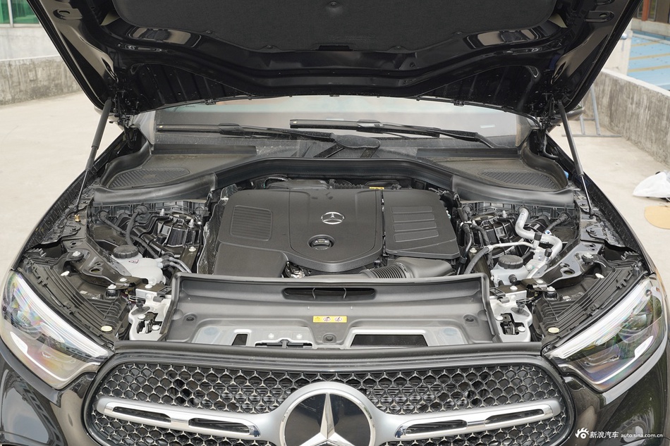 2025款奔驰GLC改款 300 L 4MATIC 豪华型 7座