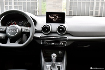 2025款奥迪Q2L 35 TFSI 时尚动感型