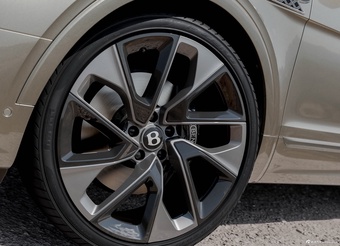 2026款添越 4.0T V8 云境版 官图