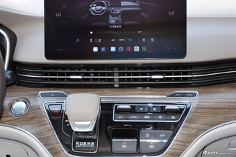 2025款荣威iMAX8 DMH 1.5T 陆尊奢享版