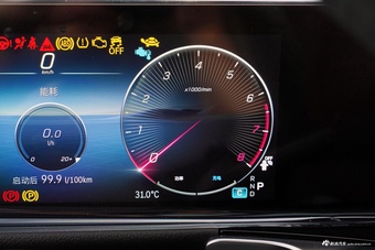 2025款奔驰GLB 220 时尚型