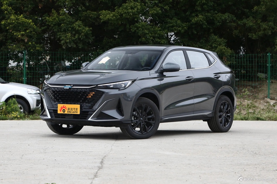 2023款长安欧尚X5 PLUS 改款 1.5T DCT先锋型