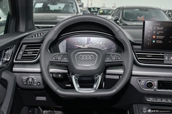 2026款奥迪Q5L 45周年典藏版 45 TFSI 豪华动感型