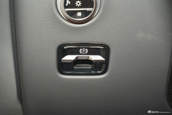 2025款奔驰GLC改款 300 L 4MATIC 豪华型 7座