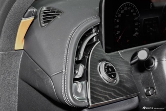 2024款奔驰E级 改款 E 300 L 时尚运动型