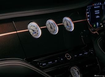 2025款宾利Batur Black Rose