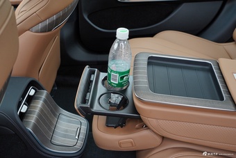 2025款奔驰E级改款 E 300 L 豪华型