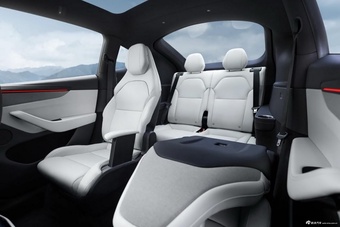 2025款Model Y L 长续航全轮驱动版