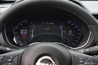 2026款纳瓦拉 2.3T自动柴油四驱舒适型标箱