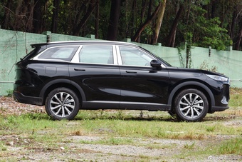 2025款瑞虎8 L 2.0T 自动长虹版