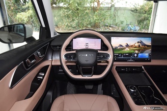 2024款瑞虎8 L 2.0T 两驱舒适版 5座