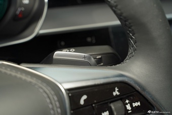 2025款奥迪A8L 45 TFSI quattro 豪华型