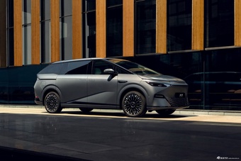 2025款小鹏X9 基本型 官图