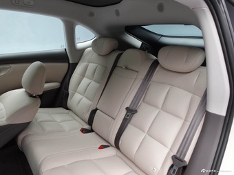 2025款智己LS6 579kW 四驱