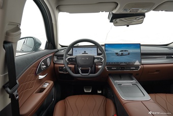 2027款艾瑞泽8 PRO 2.0T DCT 猎鹰500豪华型