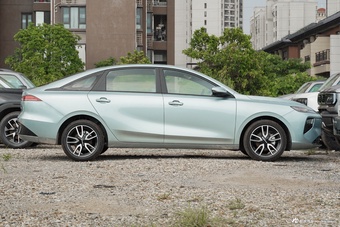 2025款荣威D6 450km 尊享版