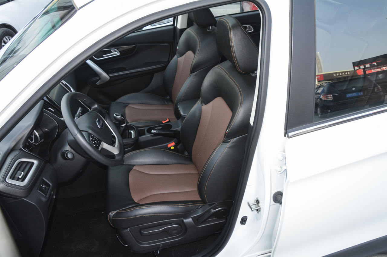 2019款斯威X7 1.8L手动舒适版7座