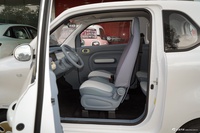 2025款奔腾小马 222km 闪电马