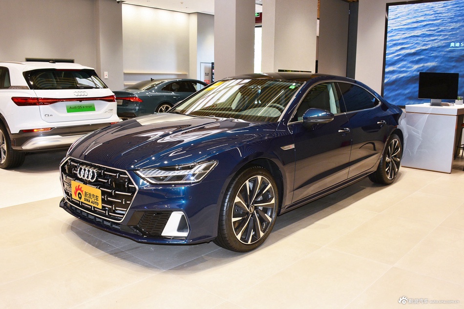 2022款奥迪A7L 55 TFSI quattro S-line 志远型流晶套装