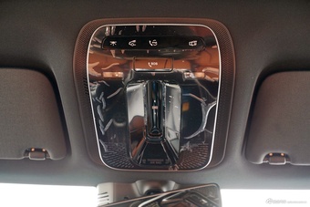 2025款奔驰GLC改款 300 L 4MATIC 豪华型 7座