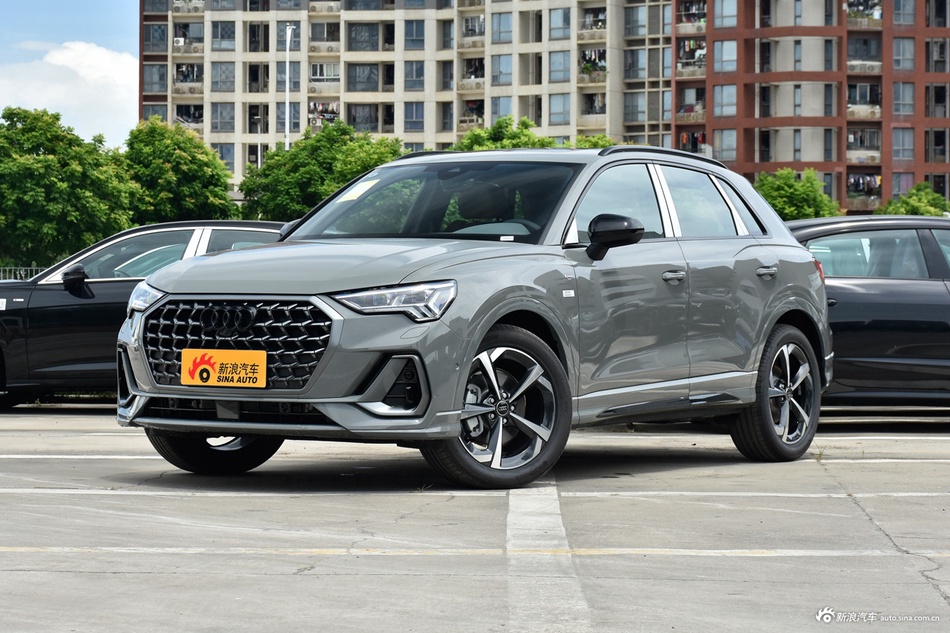 2025款奥迪Q3 45周年典藏版 45TFSI quattro 时尚动感型