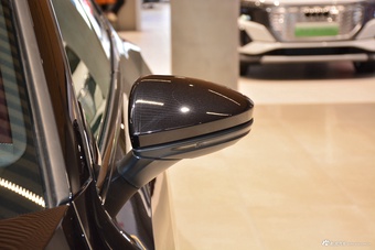 2022款奥迪A7L 45 TFSI quattro S-line 黑武士版