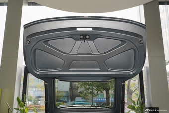 2025款Emira 2.0T DCT Turbo SE