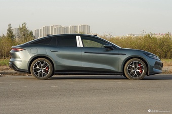 2025款汉L EV 四驱激光雷达旗舰型