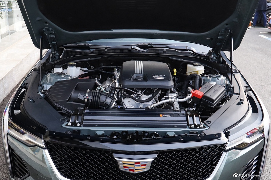 2022款凯迪拉克CT4 28T 尊贵型